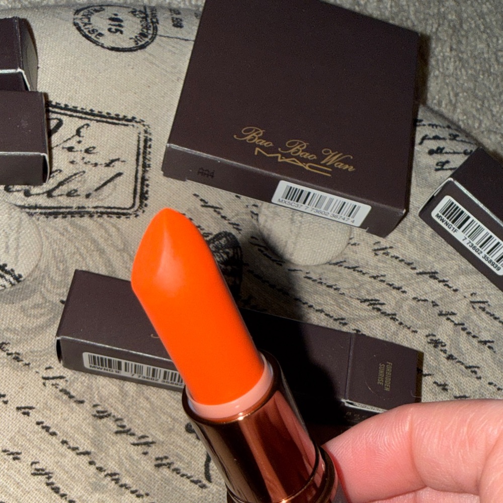 MAC Cosmetics Bold Coral Lipstick - Picture 4 of 7